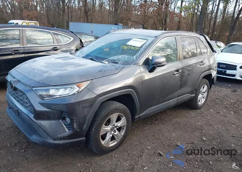 2021 Toyota Rav4 Xle z USA, uszkodzony, nr VIN 2T3P1RFV8MW201925